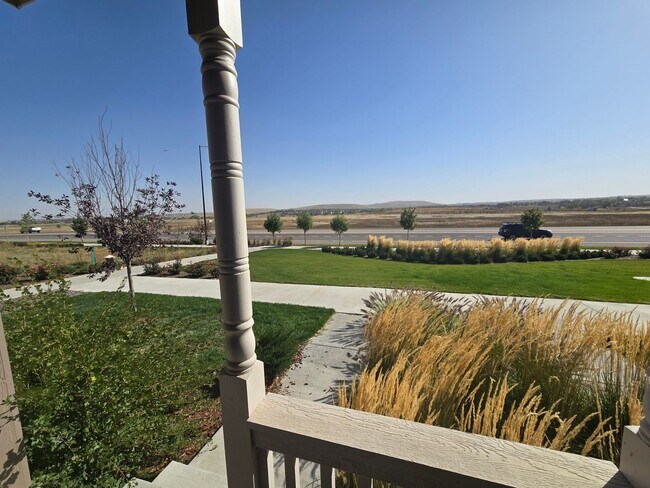 Photo - Spacious 4B/3B Available Early April!