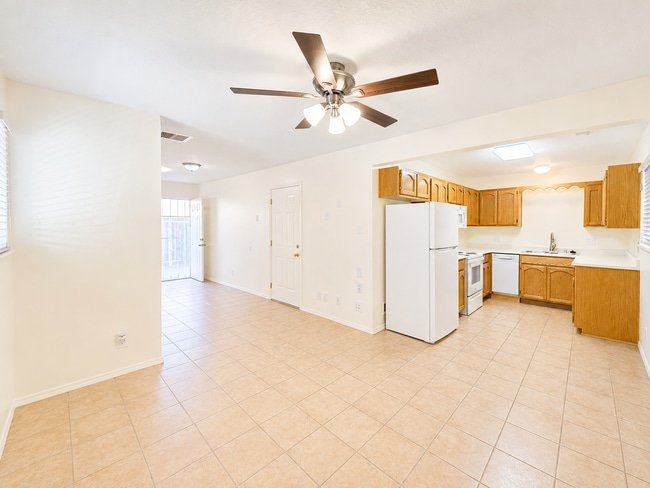 Building Photo - UNM/CNM/KAFB Unit 1704 Lead #C SE