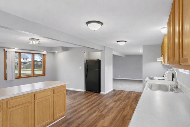 Photo - 725 S Spencer Rd