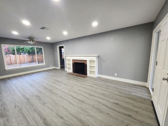 Photo - Charming 3-Bedroom Home for Rent in a Quie...