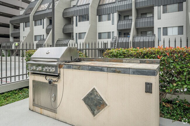 Parrilla - Augusta Court