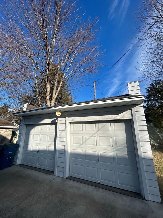 Photo - 1439 Vassar Dr Unit Upper