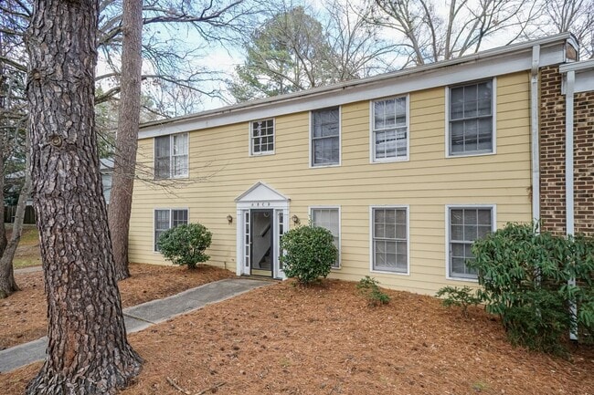 Building Photo - Two Bedroom Home!