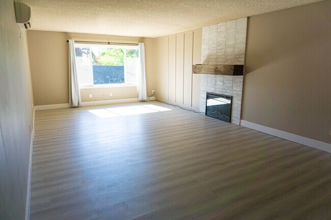 Photo - Three Bedroom with a Den Home For Rent