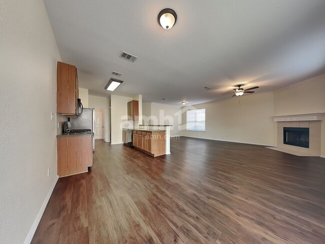 Photo - 221 Covent Dr