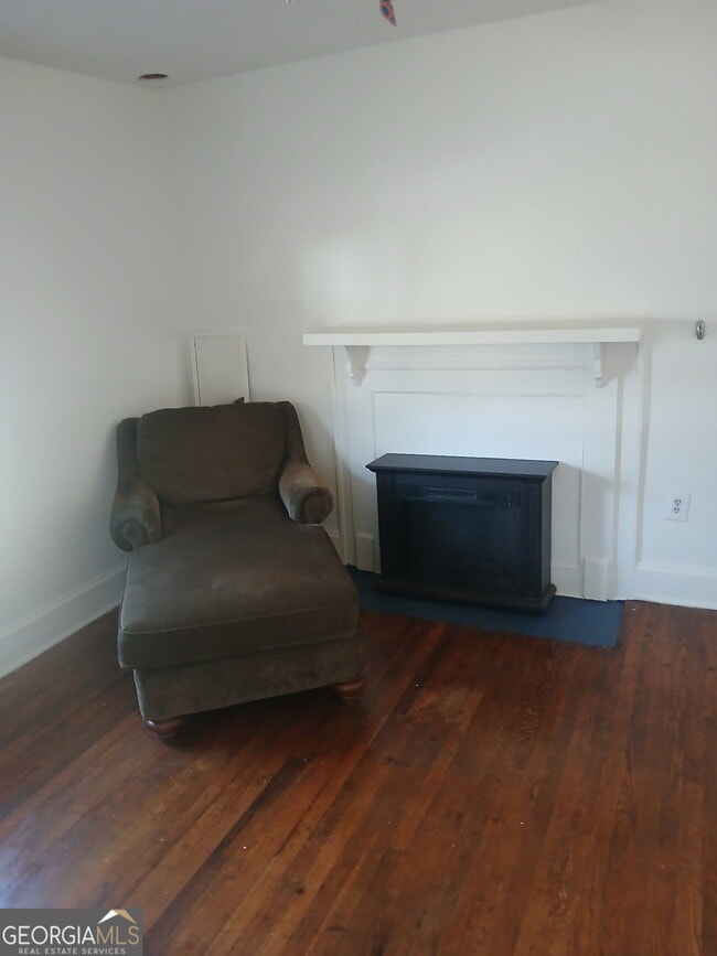 Photo - 386 Haas Ave SE