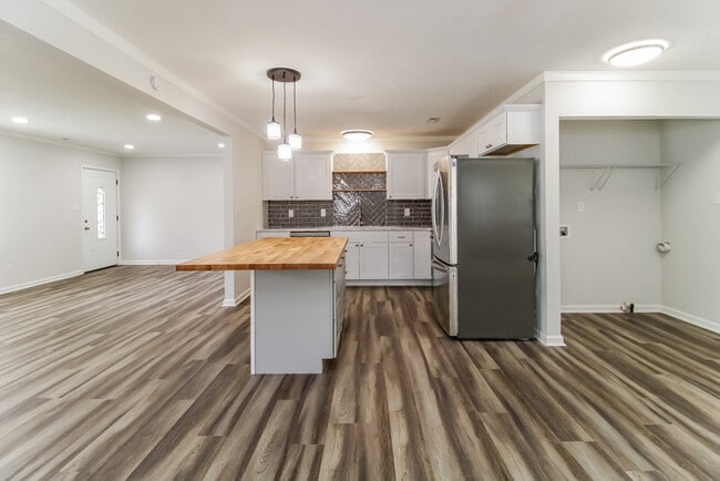 Photo - 2631 Hillway Dr