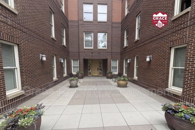 Building Photo - 1630 N Clarkson St Unit 208 Rental