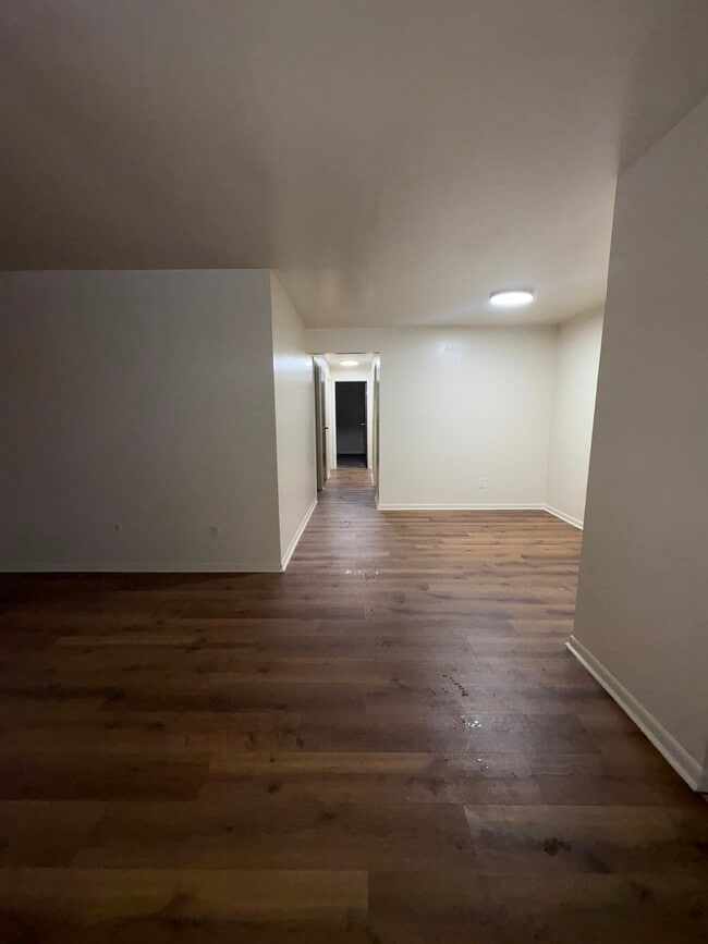 Living Room - 5317 Greencroft Dr Unidad 5317