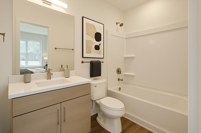 Photo - 1024 Red Roses Ave