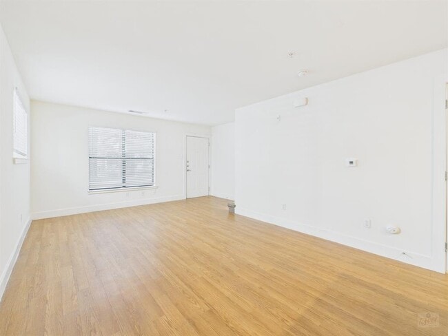 Photo - 711 W 32nd St Unit 156