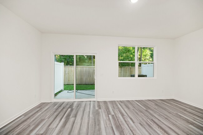 Photo - 904 Scarlett Maple St