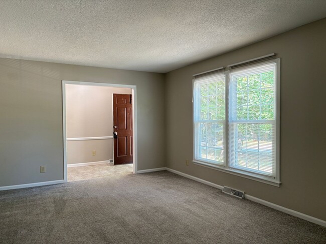 Photo - 304 Leland Dr