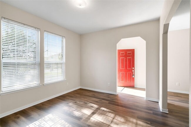 Building Photo - 8810 Willow Spur Dr