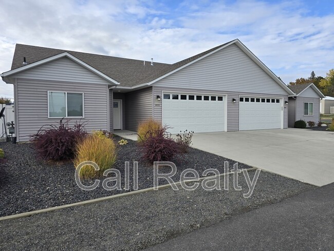 Photo - 4416 E Fairview Ave