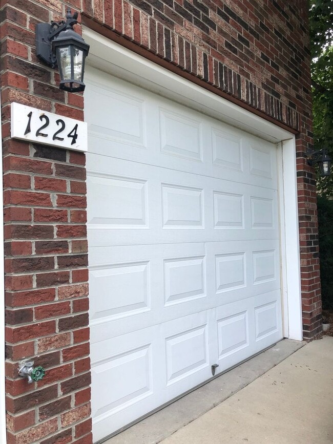 Photo - Available for immediate move in - Gorgeous...