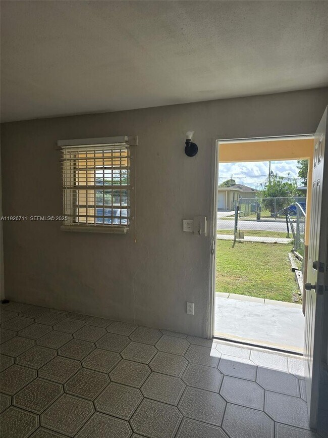 Photo - 914 NW 15th St Unit 0