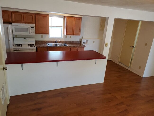48 W Church St Unit 1