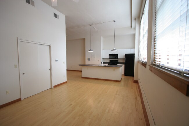 Photo - 100 Broadway Blvd NE Unit 102