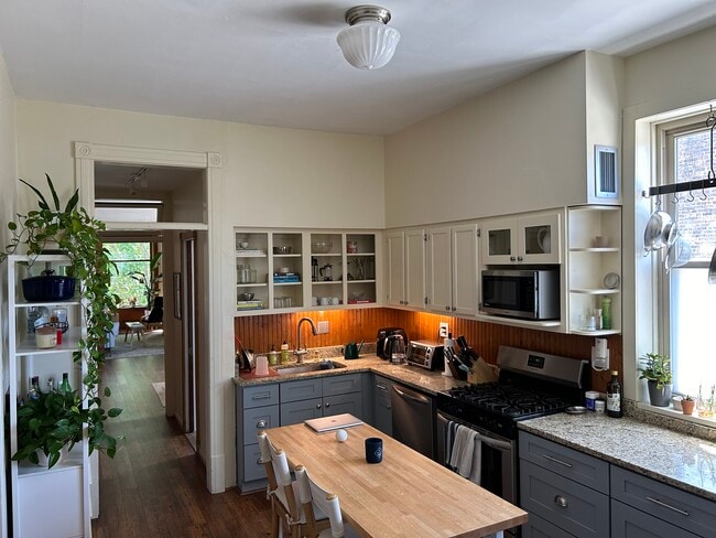 Photo - 2120 N Sheffield Ave