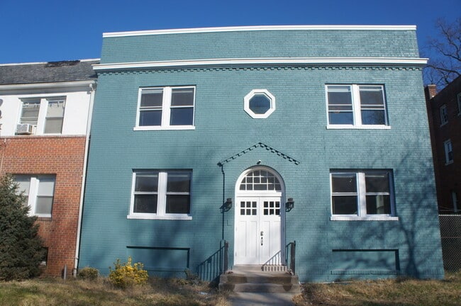Building Photo - 1228 Raum St NE Unit 1 Room 1 Rental