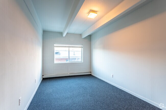 1BR, 1BA - 660SF