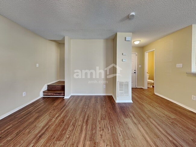 Photo - 6437 Saybrooke Dr