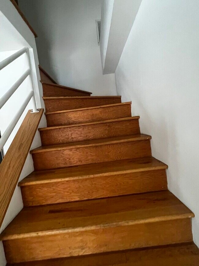 Photo - 867 W Buckingham Pl