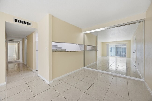 Photo - Two bedroom & Two bathroom Condo with balcony and laundry facilities