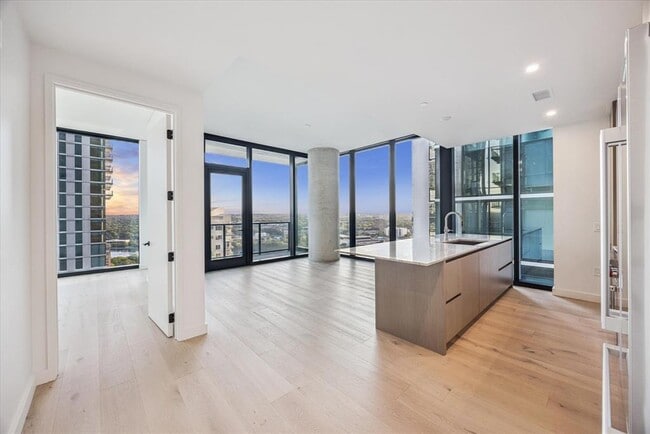 Building Photo - 610 Davis St Unit 2105 Rental