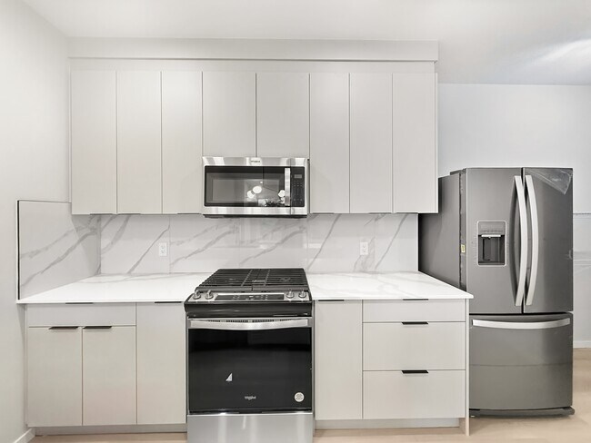 Photo - 9305-9123 123 Ave NW