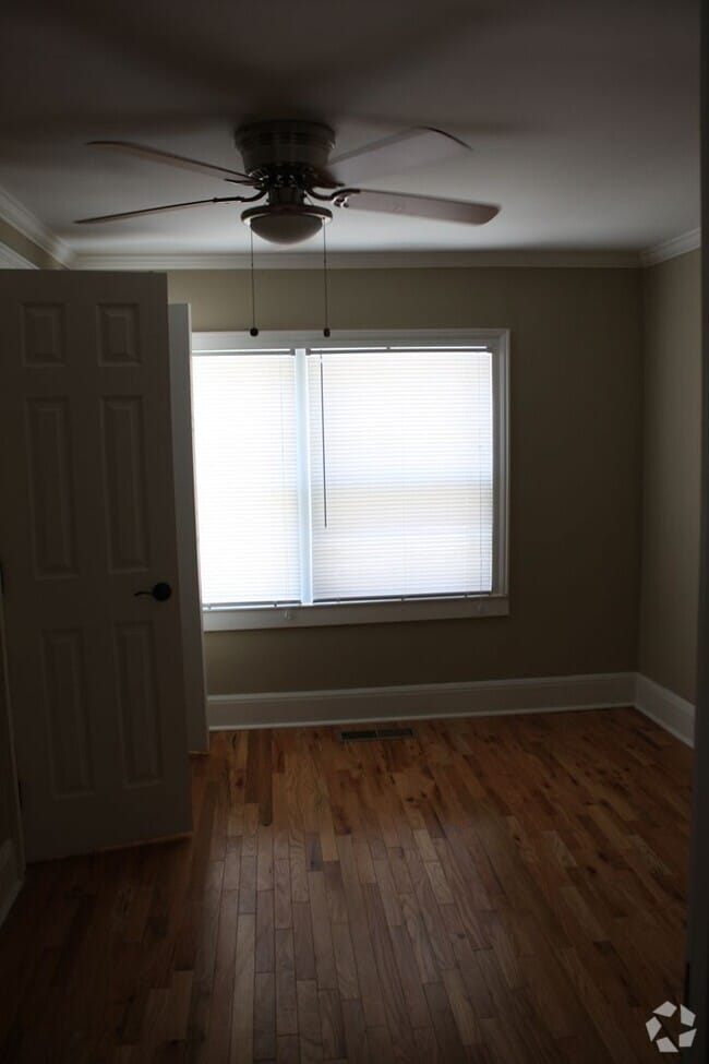 Building Photo - E 11th Tri-Plex Unit Apt C