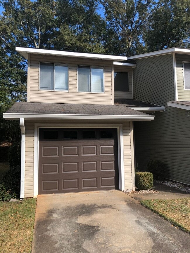 Rolling Acres - End Unit! CARPET/LVP. WAS... - Rolling Acres - End Unit!  CARPET/LVP. WAS... Casa Adosada