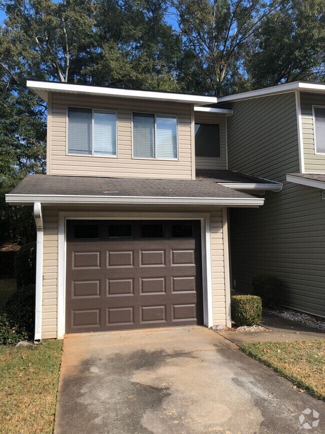 Building Photo - Rolling Acres - End Unit!  CARPET/LVP. WAS... Rental