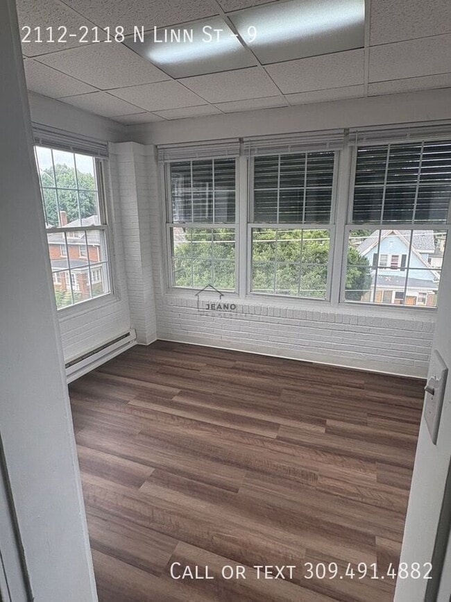 Building Photo - 2112-2118 N Linn St-9 Unit 9