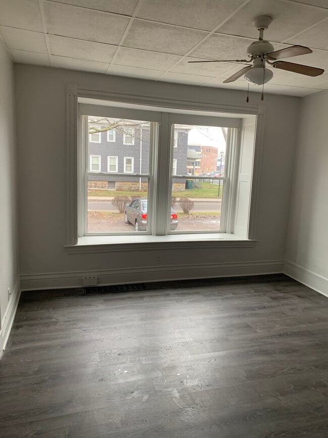 Building Photo - 72 S Union St Unit 2
