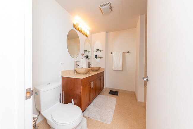 Photo - 2545 S Dearborn St Unidad 511