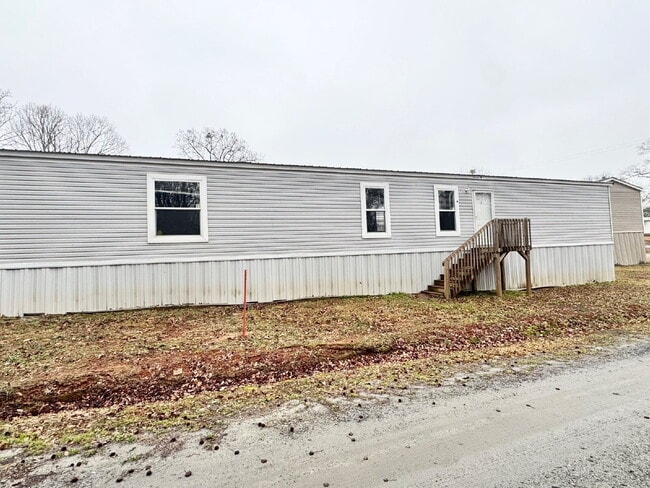 Building Photo - 3/2 in Pendleton Unit 10