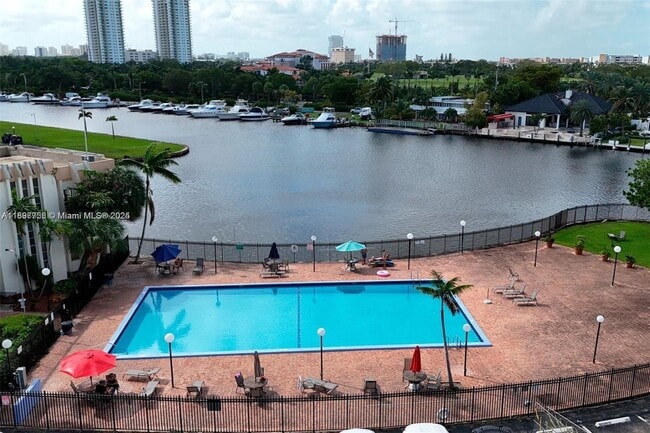 Building Photo - 2000 Atlantic Shores Blvd Unit 420