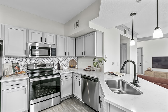 1x1 877 sqft A4U - Kitchen_002