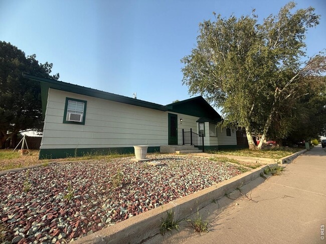 Building Photo - Single Family Home For Rent