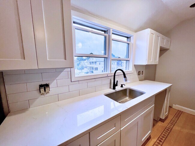 Photo - 145 Surrey St Unit 1