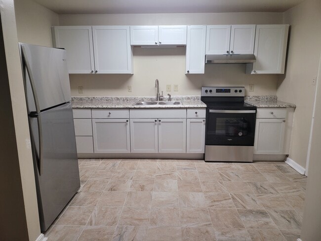 Kitchen - 511 Salem Ave Building Apartments Unit 511 Salem Ave