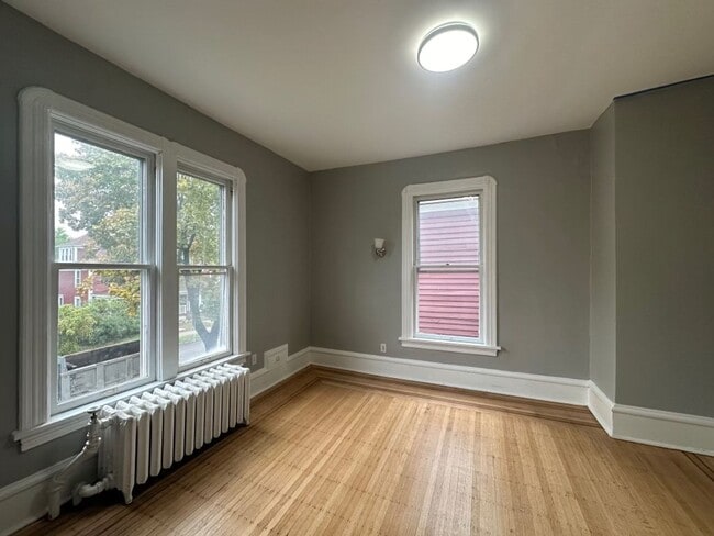Building Photo - 2711 Aldrich Ave S Unit 2 Rental