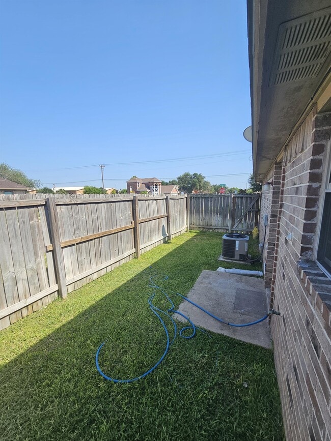 Photo - 705 W Emerald Dr Unit B