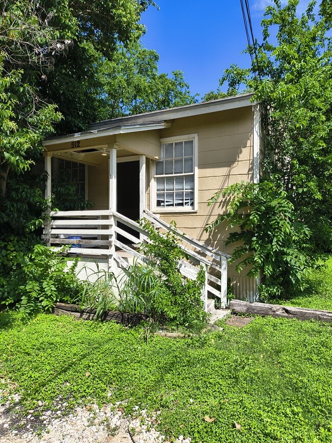 Photo - 512 Lockhart St