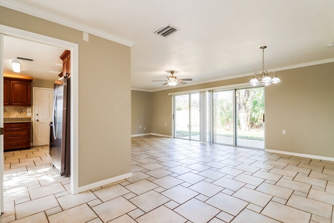 Photo - 1940 Ripon Dr