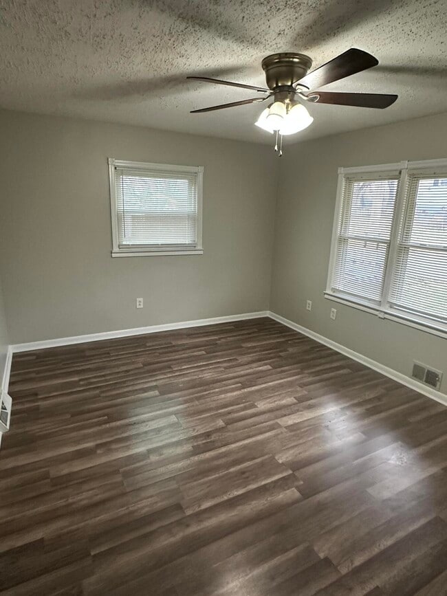 Photo - 126 Allnutt Dr