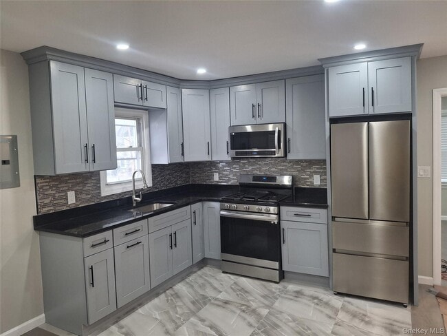 Building Photo - 194-14 115th Rd