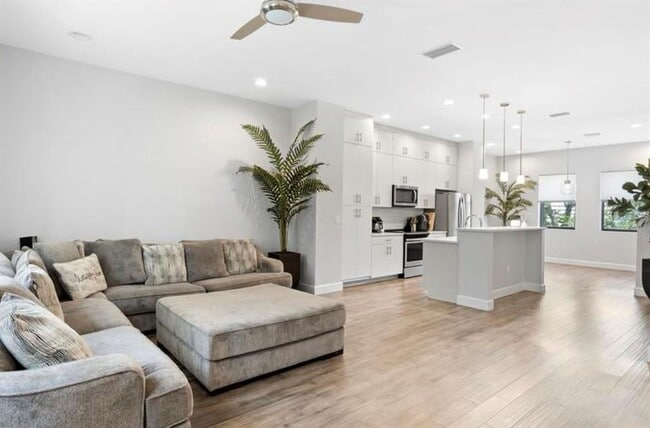 Photo - 1330 W Gray St